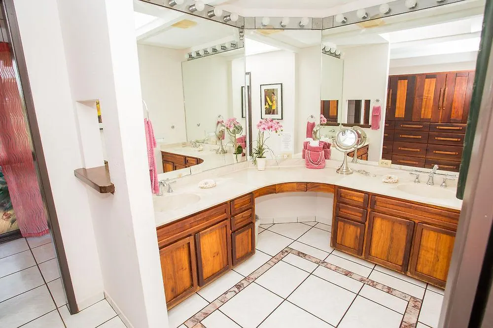 Bed and Breakfast House Of Fountains Лахайна Отель типа 