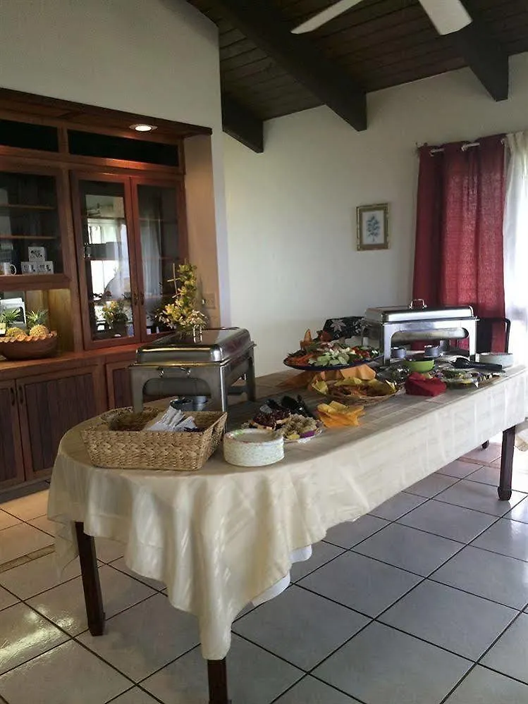 Bed and Breakfast House Of Fountains Лахайна