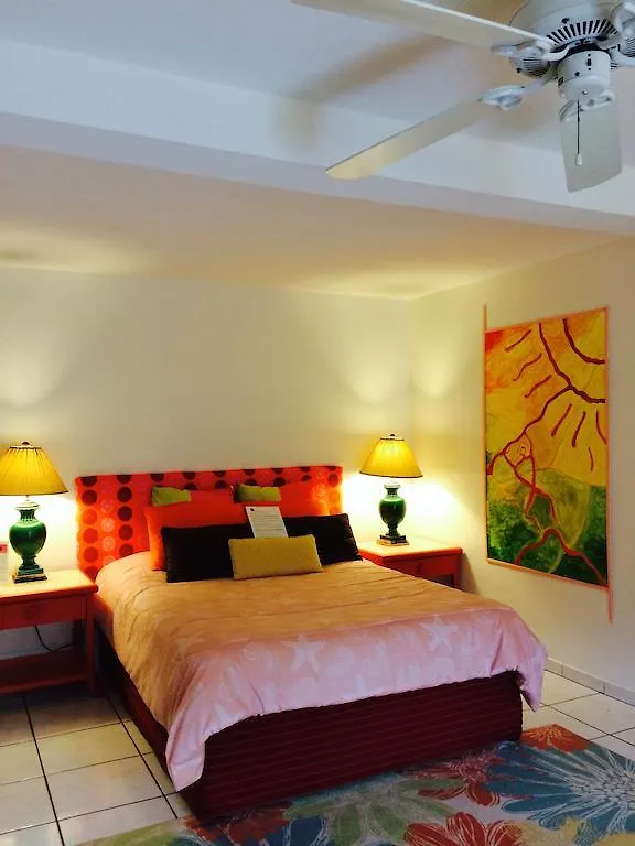 Bed and Breakfast House Of Fountains Лахайна